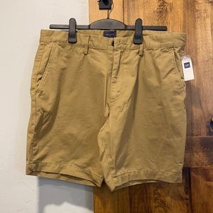 Men’s GAP khaki shorts, size 36